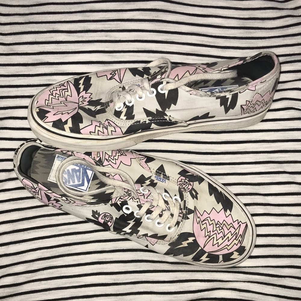 Thunder rose Vans